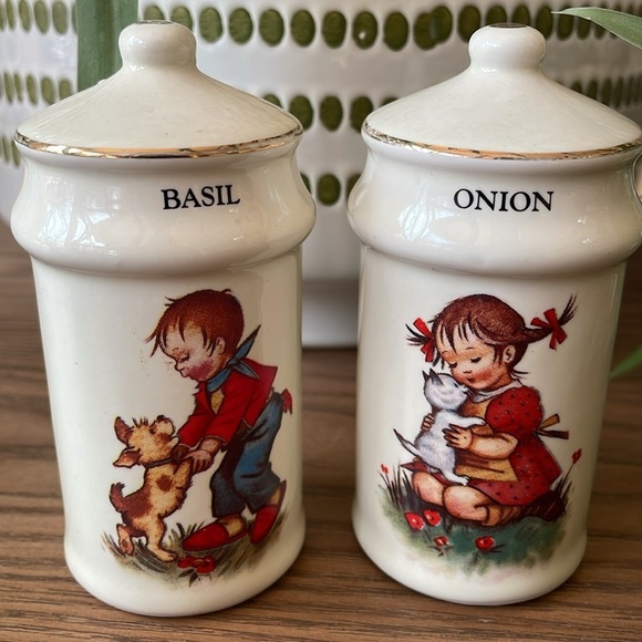 Vintage J.S.N.Y Taiwan Hummel Style Ceramic Spice Jars Onion Basil Children - Picture 2 of 6